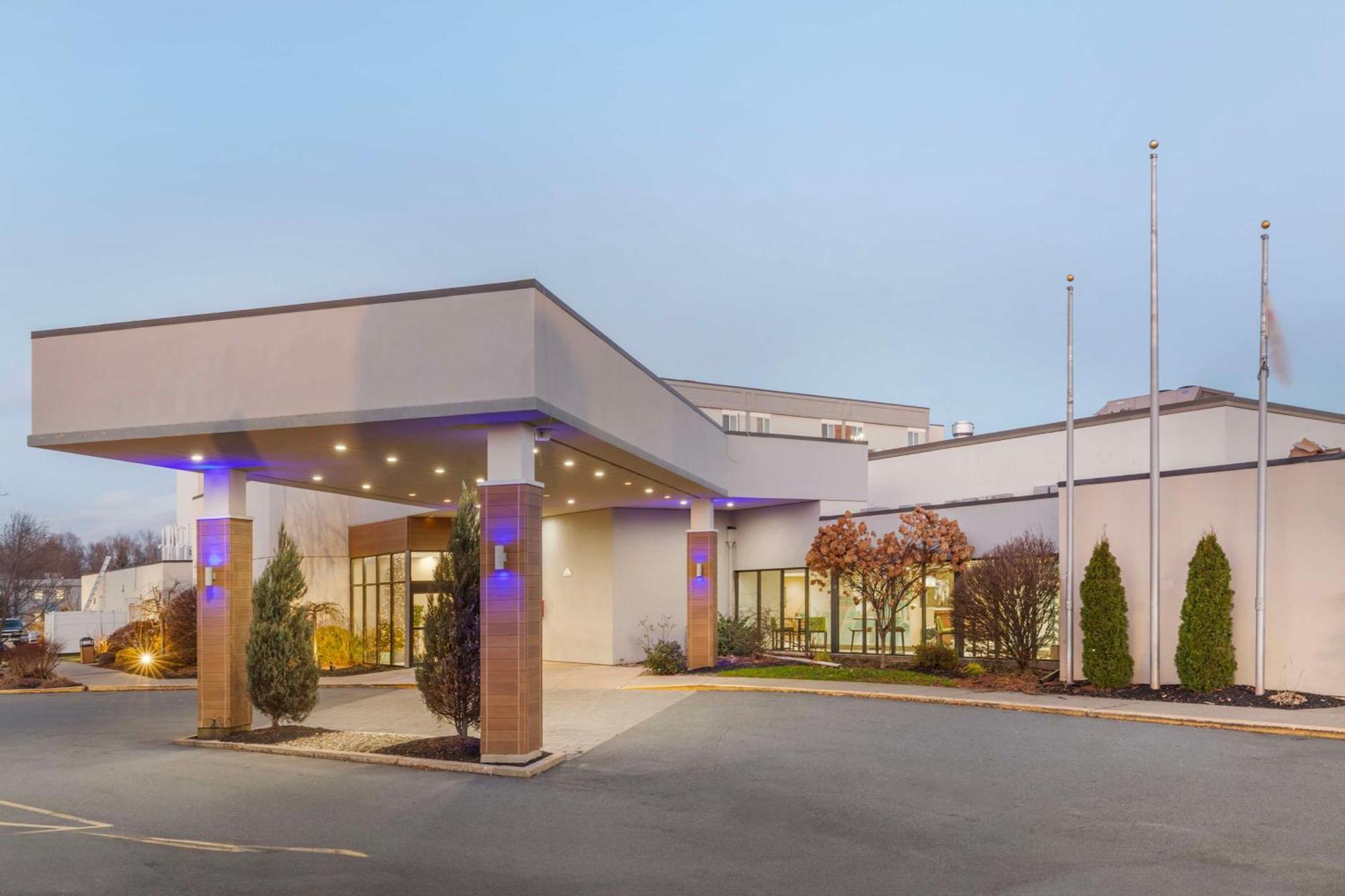 Best Western Plus New Englander Woburn Exterior foto